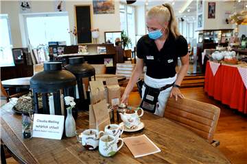 Das Personal des Café Extrablatt bietet keine Selbsttest unter Aufsicht an.
