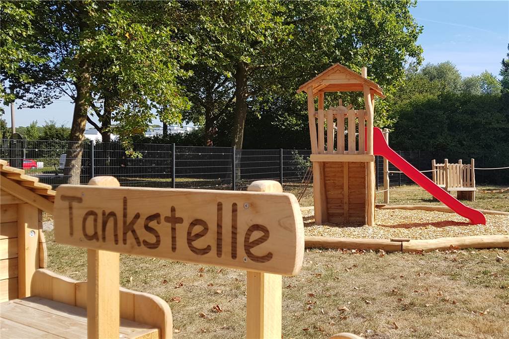 Kitas in Castrop-Rauxel fehlt Personal: Keine Perspektive für alle Familien Spielplatz im Außenbereich der Modulkita vor dem Rathaus Castrop-Rauxel.