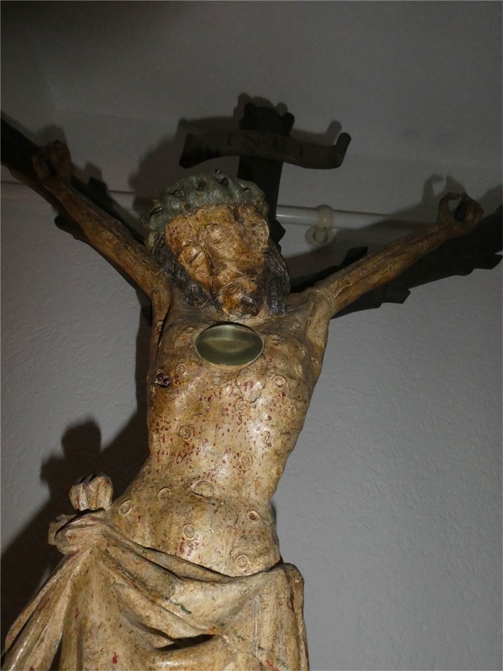 Schlimmer als Corona: Diese Krankheit riss einst Hunderte Werner in den Tod Das Pestkreuz aus dem 14. Jahrhundert, das Christus am Kreuz mit zahlreichen Pestbeulen zeigt, ist heute noch im Kapuzinerkloster zu sehen.