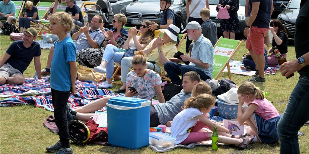 Viele Fotos: Picknick-Open-Air lockt Ascheberger auf die Wiese Das Picknick-Open-Air in Ascheberg lockte vor allem Familien und Kinder an.