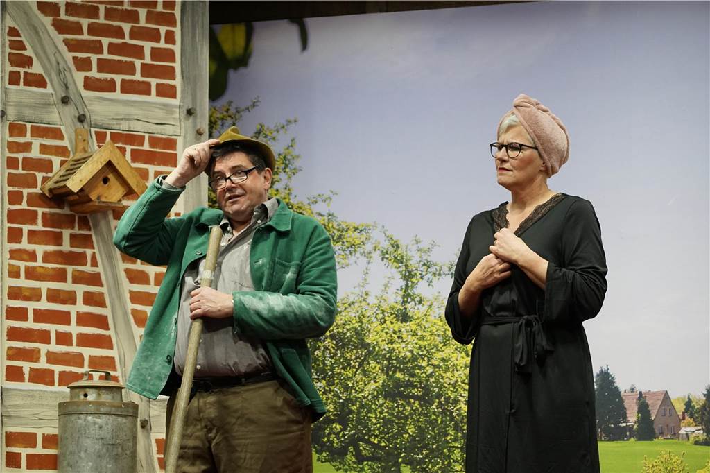 Das plattdeutsche Theaterstück "Kohlmeyer siene Döchter" sorgte beim Publikum der Generalprobe für zahlreiche Lacher und Schenkelklopfer.