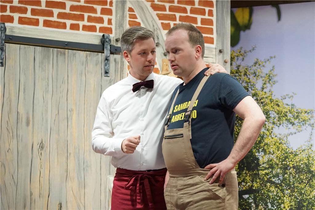 Das plattdeutsche Theaterstück "Kohlmeyer siene Döchter" sorgte beim Publikum der Generalprobe für zahlreiche Lacher und Schenkelklopfer.