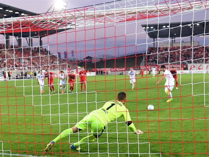 Koblenz muss Pokalspiel nach Zwickau verlegen Das Pokalspiel zwischen TuS Koblenz und Dynamo Dresden wird am 11. August in Zwickau ausgetragen. Foto: Hendrik Schmidt