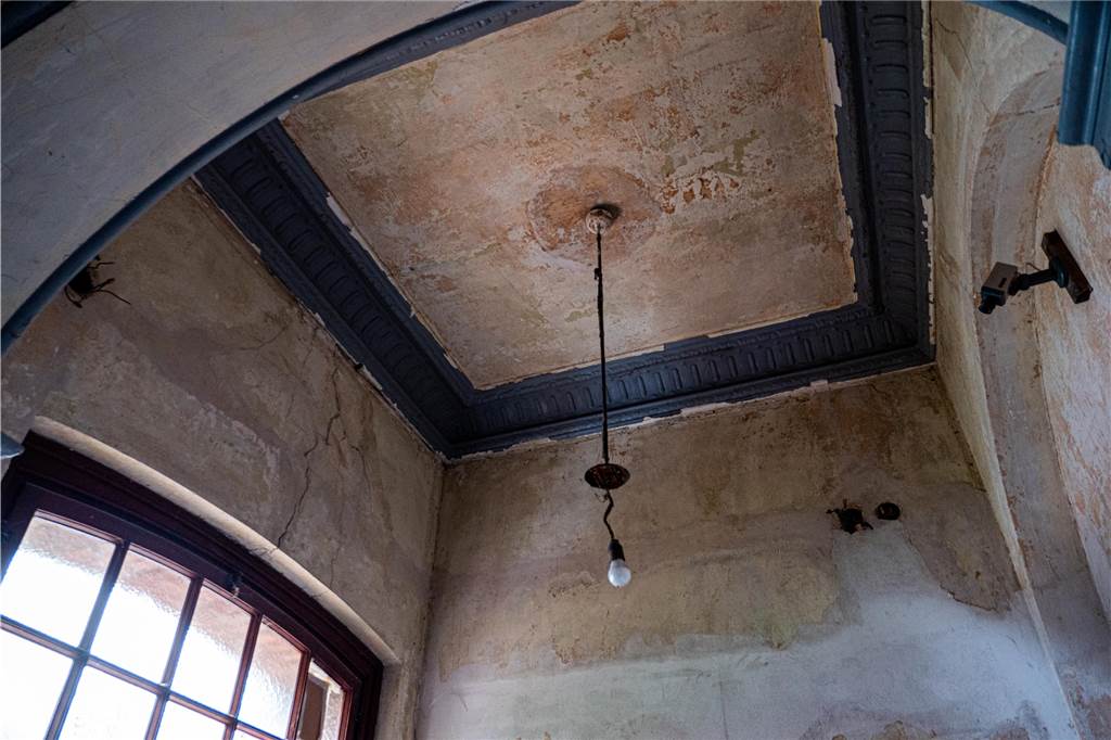 Die Runges hauchen dem Recklinghäuser „Braumeisterhaus“ neues Leben ein Blick auf eine Decke im Haus Dortmunder Straße 11.