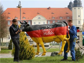 Das Preistief für Rohmilch bringt immer mehr Bauern in Deutschland an den Rand des Ruins. Foto: Bernd Wüstneck/Archiv