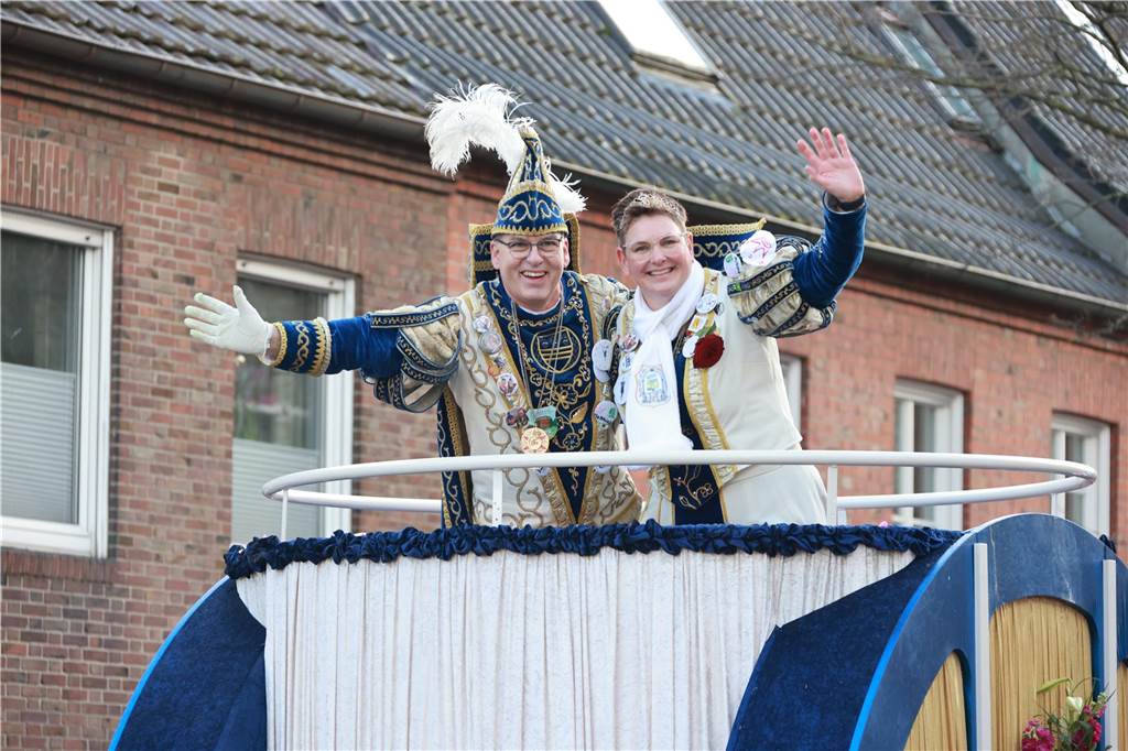 „Narren gegen Nazis“: Ganz Stadtlohn feiert feurig bunten Karneval Rosenmontagsumzug Stadtlohn