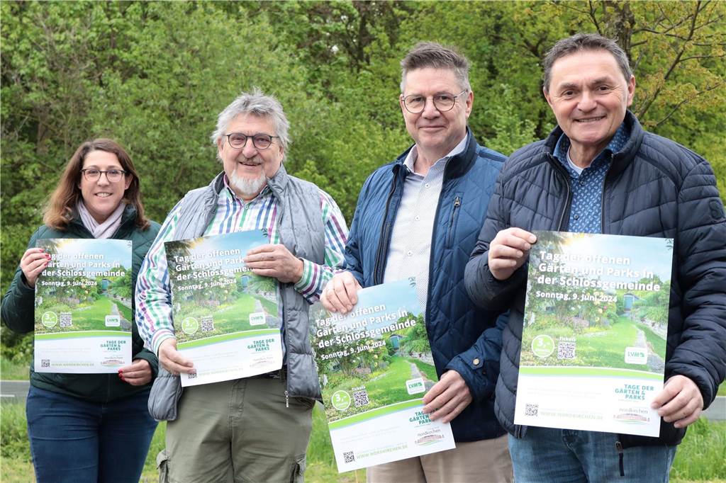Tag der offenen Gärten: Elf Naturparadiese in der Gemeinde machen mit Tourismusmanagerin Maike Teetz (v.l.), Ulrich Brenk, Thomas Steinmeier und Bürgermeister Dietmar Bergmann präsentieren das Programm für den Tag der offenen Gärten und Parks in der Schlossgemeinde Nordkirchen