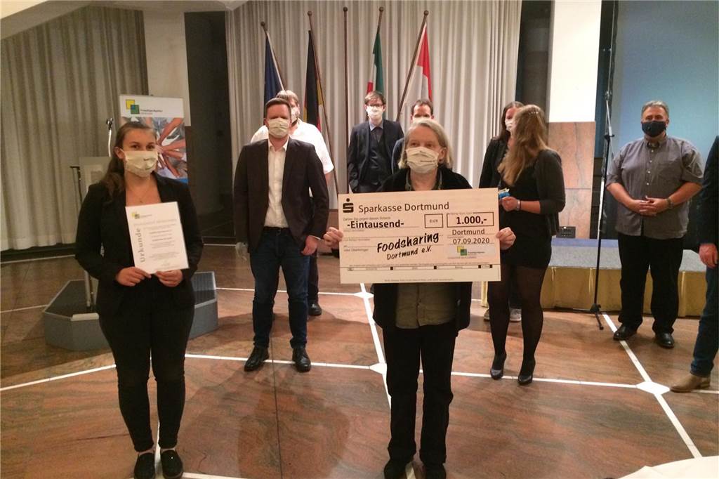 Mehrere Organisationen für ihr ehrenamtliches Engagement ausgezeichnet Das Projekt Foodsharing wurde als eins von drei ehrenamtlichen Projekten ausgezeichnet.