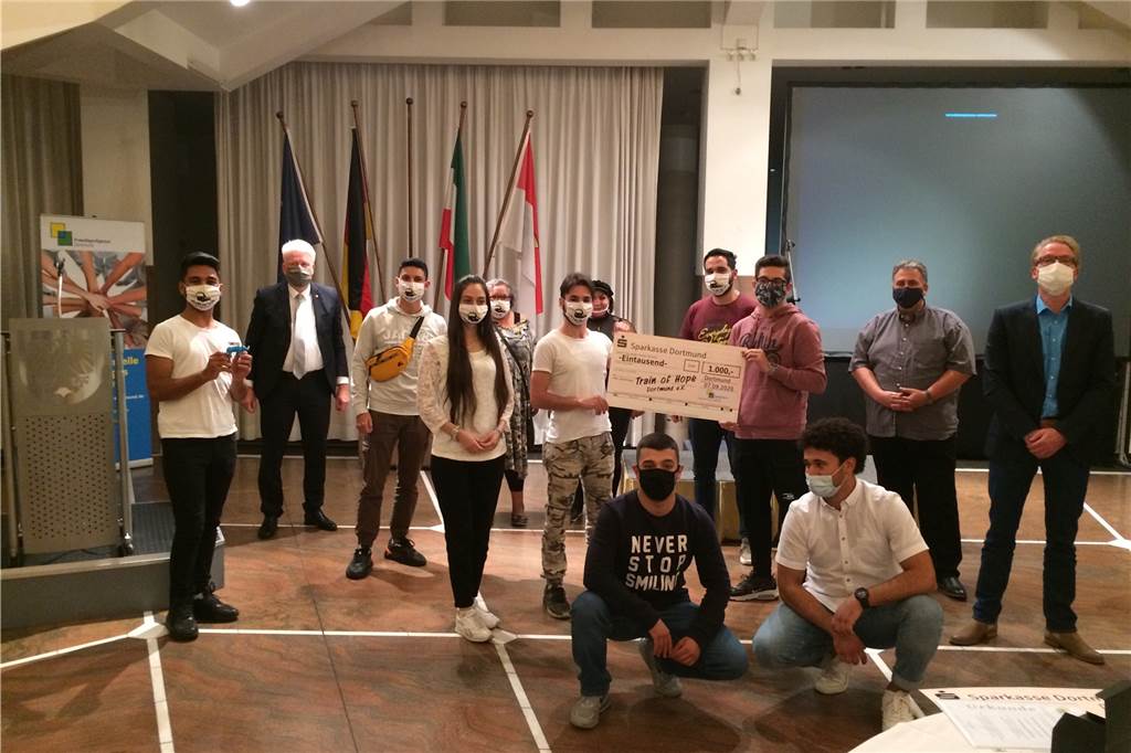 Mehrere Organisationen für ihr ehrenamtliches Engagement ausgezeichnet Das Projekt "Geflüchtete im Ehrenamt" gewann ebenfalls den Preis "Engagement erkennen".