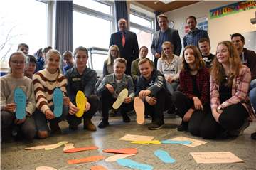 Das Projekt „Zweitzeugen“ der Wolfhelm-Gesamtschule hat die Jugendlichen und Erwachsenen gleichermaßen beeindruckt.