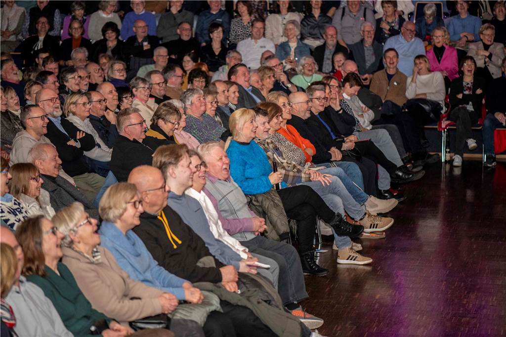 Philipp Weber gewinnt den Kiep mit „wortakrobatischer Wutrede“ Publikum beim Kiep in Haltern.