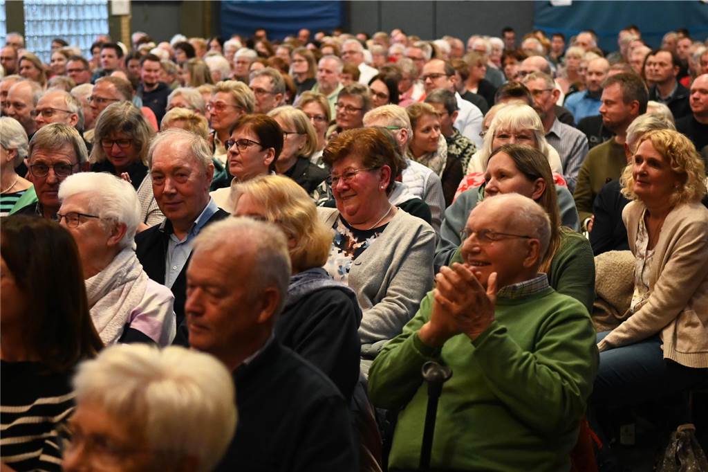Das Publikum in der Sport- und Kulturhalle Lembeck war begeistert.
