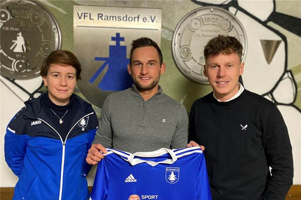 Ein Novum: Meike Roters wird Bezirksliga-Trainerin : Bei den Männern Das Ramsdorfer Trainer-Trio für die Saison 2023/24: Meike Roters, Marcel Kröger und Daniel Ebbing.