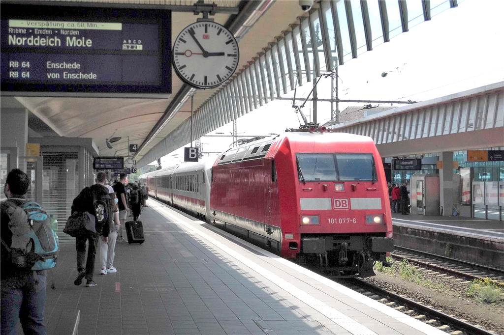 Pannenserie im ersten Intercity: Schwerter erlebte abenteuerliche Reise Das Rangiermanöver hatte geklappt: Nachdem die Lok in Hamm wegen einer technischen Störung vom Zugende an dessen Anfang umgesetzt worden war, erreichte der Premieren-IC mit 60 Minuten Verspätung den Hauptbahnhof in Münster.