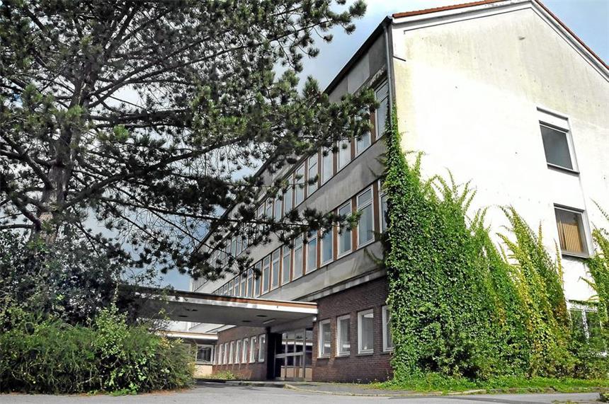 Schwertes Stehaufmännchen - Das Rathaus II Das Rathaus II hatte schon ein bewegtes Vorleben. Seit dem Auszug der Gesamtschüler steht es leer.