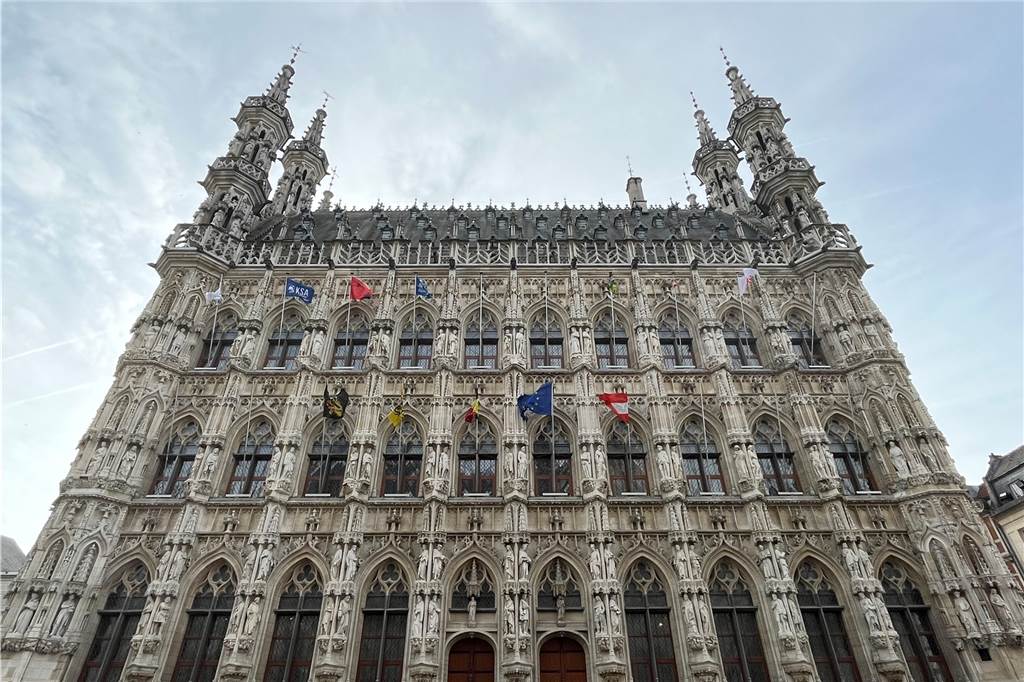 Das Rathaus in Löwen ist im gotischen Stil gebaut und über die Ländergrenze berühmt.