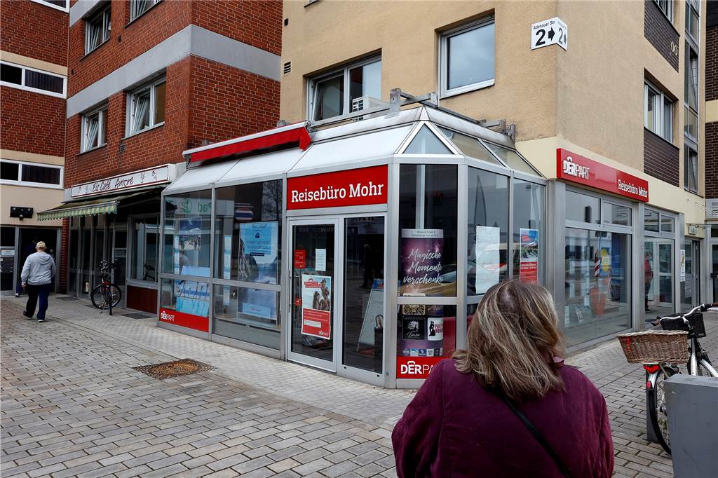 Aus nach 58 Jahren: Reisebüro Mohr ist das nächste Corona-Opfer Das Reisebüro Mohr liegt in der Fußgängerzone und profitierte von der Nähe zum Einkaufszentrum Kamen-Quadrat. 2016 hatte das etablierte Reisebüro den Standort gewechselt und war aus dem Pavillon am Willy-Brandt-Platz gezogen.