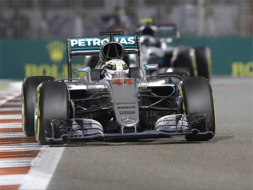 Rosberg feiert WM-Triumph im Zitter-Finale Das Rennen führt der Brite dann souverän an. Foto: Valdrin Xhemaj