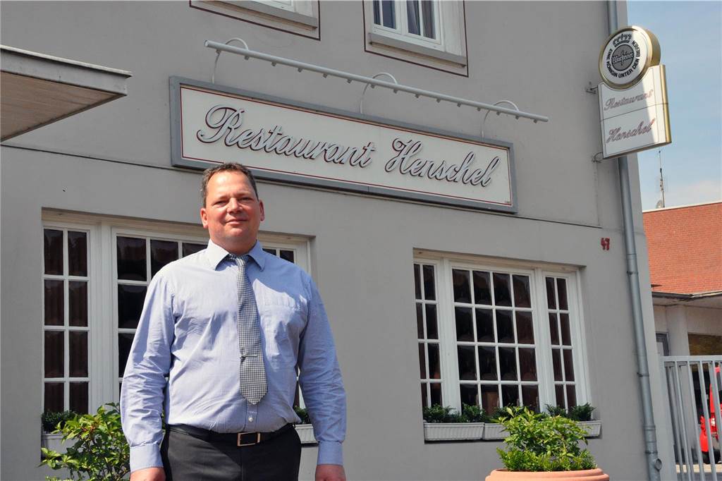 Das Restaurant Henschel um Marco Henschel (im Bild) ist aktuell geschlossen. Es soll im Sommer 2023 wieder öffnen.