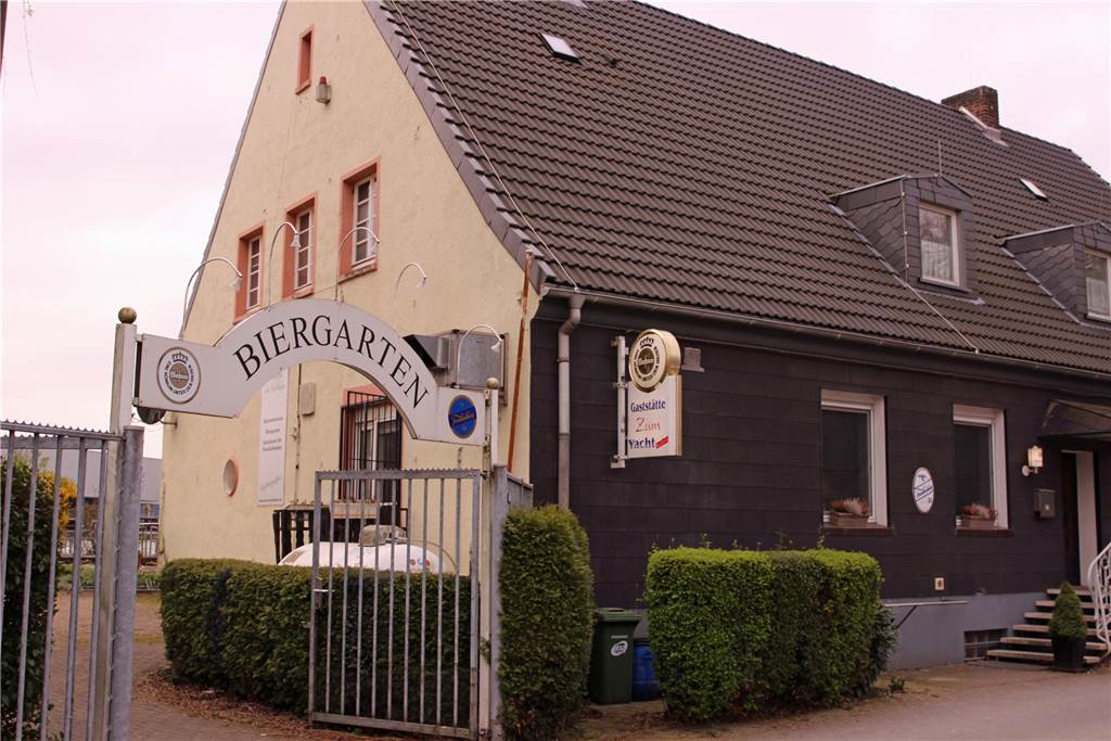 Im Restaurant Zum Yachthafen treffen sich Ausflügler im maritimen Flair Das Restaurant „Zum Yachthafen“ liegt direkt am Hafen in Pöppinghausen und ist beliebtes Ausflugsziel.