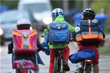 Das richtige Licht am Fahrrad sowie Reflektoren können Kinder in der Dunkelheit vor Unfällen schützen.