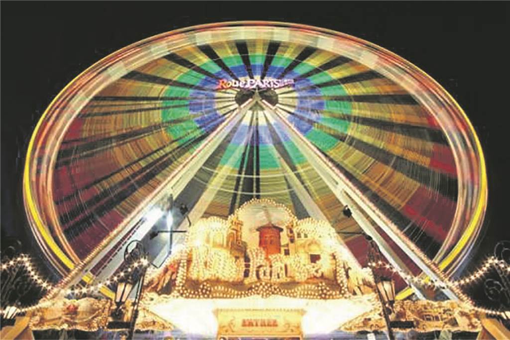 Höher, schneller, größer: Das haben die Simjü-Fahrgeschäfte 2019 drauf Das Riesenrad ragt über alle anderen Fahrgeschäfte hinaus.