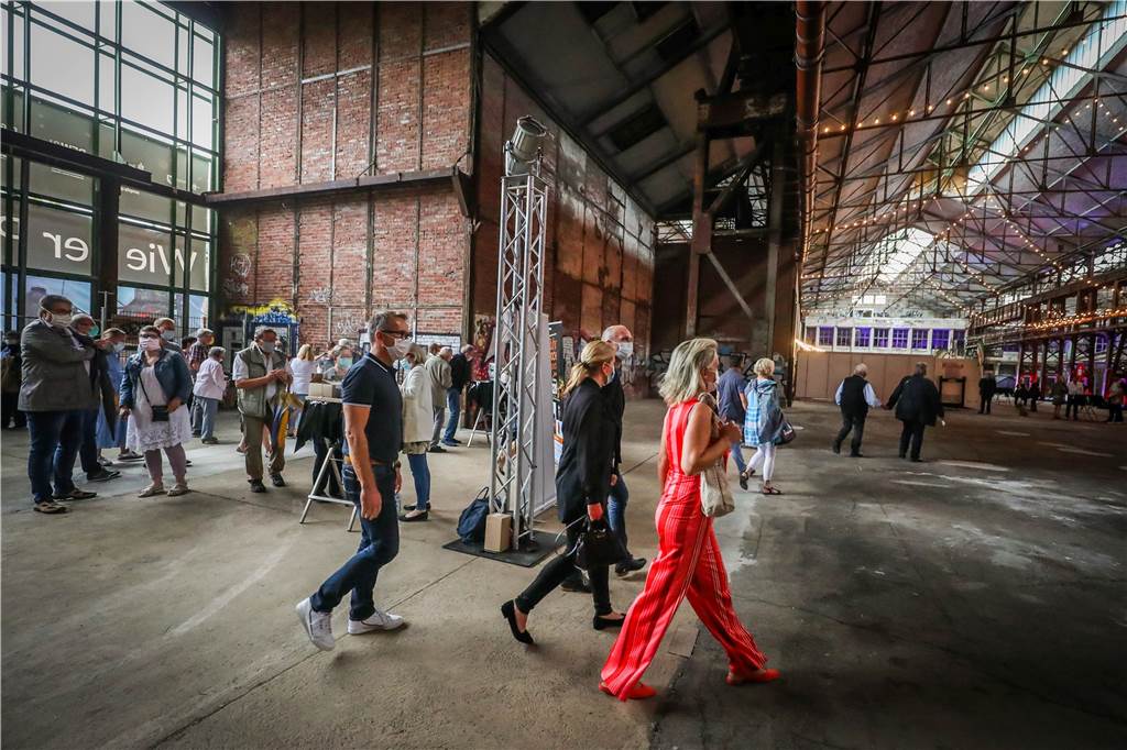 Neue Pläne: Phoenix-Hochöfen als Zentrum für urbane Landwirtschaft Das riesige Schalthaus 101 ist aktuell Spielort des Festivals Ruhrhochdeutsch.