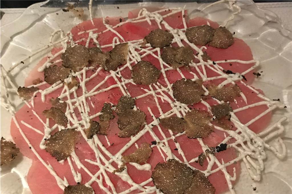Das Rindercarpaccio mit Trüffeln.