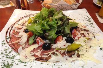 Das Rindercarpaccio zur Vorspeise war das Highlight der Restaurant-Testerin im Mythos.