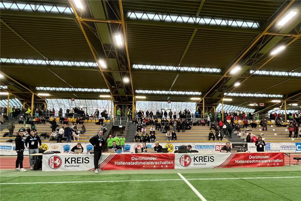 Finale der Dortmunder Hallenstadtmeisterschaft: Brünninghausen gegen den ASC 09 im Liveticker! Das RN-Team bereitet sich vor.