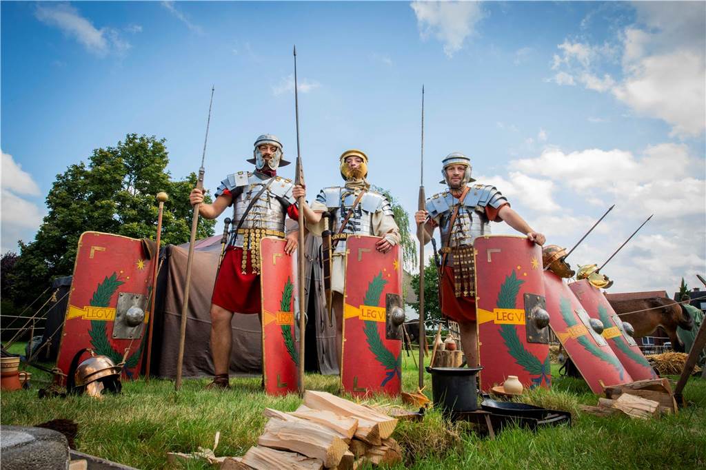 Das römisch-germanische Handwerk, Gladiatoren-Kämpfe, exerzierende Römer, Mitmach-Aktionen für junge Besucher - im Römermuseum in Haltern war richtig was los.