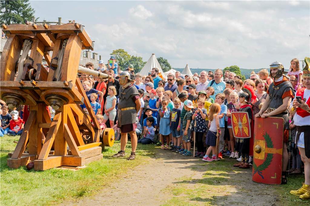 Das römisch-germanische Handwerk, Gladiatoren-Kämpfe, exerzierende Römer, Mitmach-Aktionen für junge Besucher - im Römermuseum in Haltern war richtig was los.