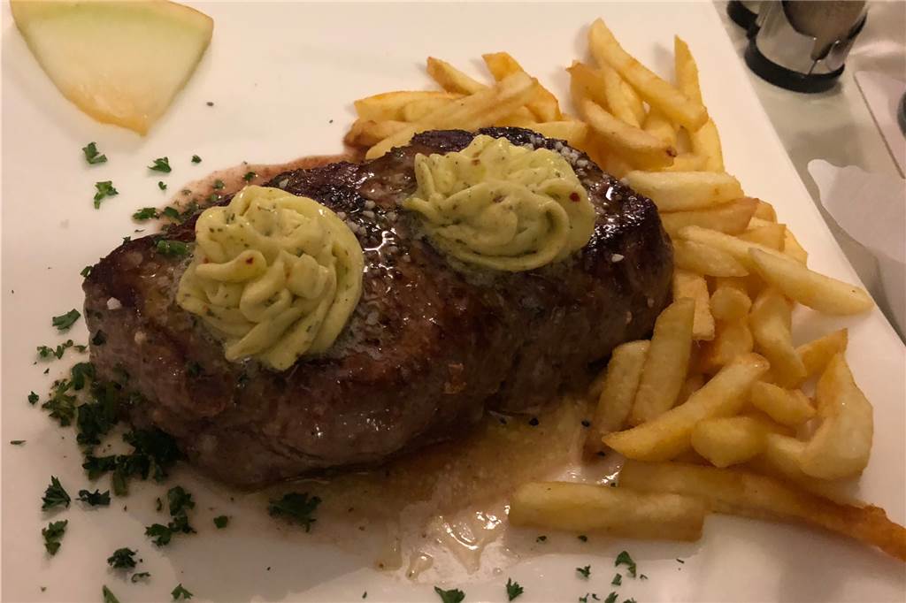 Der Domhof in Nordkirchen: Reichhaltige Speisenkarte und gediegene Atmosphäre Das Rumpsteak