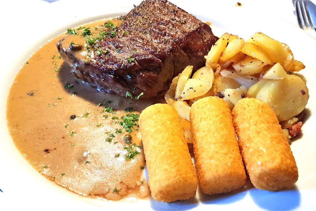 Das Restaurant Kloppendiek in Zwillbrock ist einen (Fahrrad-)Ausflug wert Das Rumpsteak war circa 300 Gramm schwer und war perfekt gebraten.
