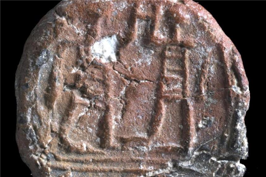 2700 Jahre altes Tonsiegel in Israel gefunden Das rund 2700 Jahre alte, münzgroße Tonsiegel. Foto: Israeli antiquities authority