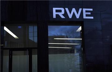Das RWE-Logo an der Zentrale der RWE Vertrieb AG am Freistuhl.
