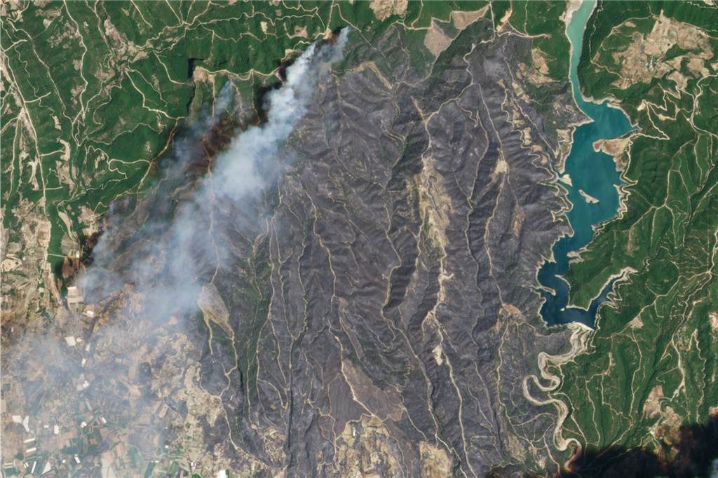 Dortmunder in der Türkei: „So hautnah habe ich die Waldbrände noch nie erlebt“ Das Satellitenbild zeigt einen Waldbrand in Manavgat. An der Mittelmeerküste der Türkei – eigentlich um die Jahreszeit Urlaubsparadies für einheimische wie ausländische Touristen – wüten seit Tagen verheerende Brände.
