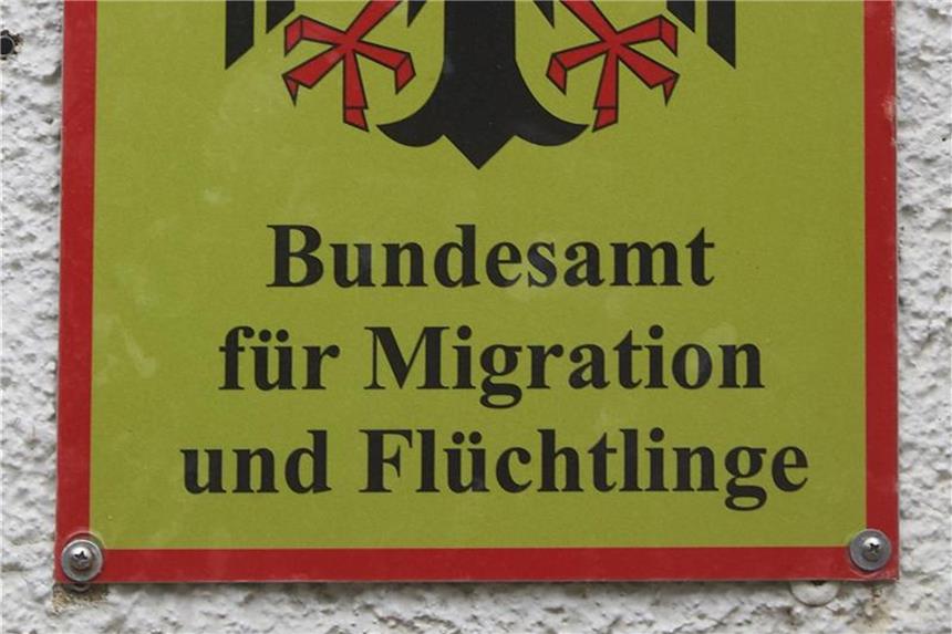 Bamf-Außenstellen in Nordrhein-Westfalen werden überprüft Das Schild der Behörde an der Außenstelle des Bundesamtes für Migration und Flüchtlinge in der Sophie-Hedwig-Straße. Foto: Thomas Frey/aktuell