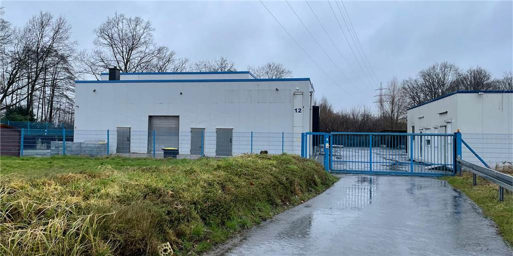 Schächt-Skandal in Selm: Das ist der Stand der Dinge im Fall Prott Das Schild mit dem Unternehmensnamen Prott hängt längst nicht mehr an der Halle in der Schachtstraße in Selm.