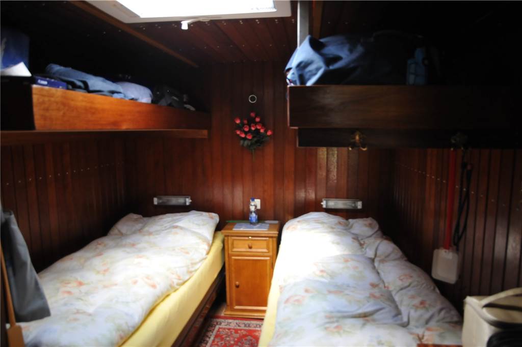Viele Bilder aus Stadlohn: Umgebaute Lkw bieten was das Herz begehrt Das Schlafzimmer von Gudrun und Horst Anhalt - klein, aber gemütlich eingerichtet.