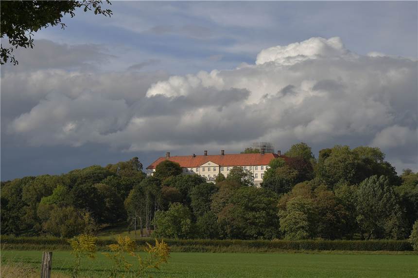 Selm glänzt mit Führungen rund um ein Cappenberger Kleinod Das Schloss Cappenberg ist schon von weitem zu sehen. Es ist Schauplatz von Führungen während des Schlösser- und Burgentags.