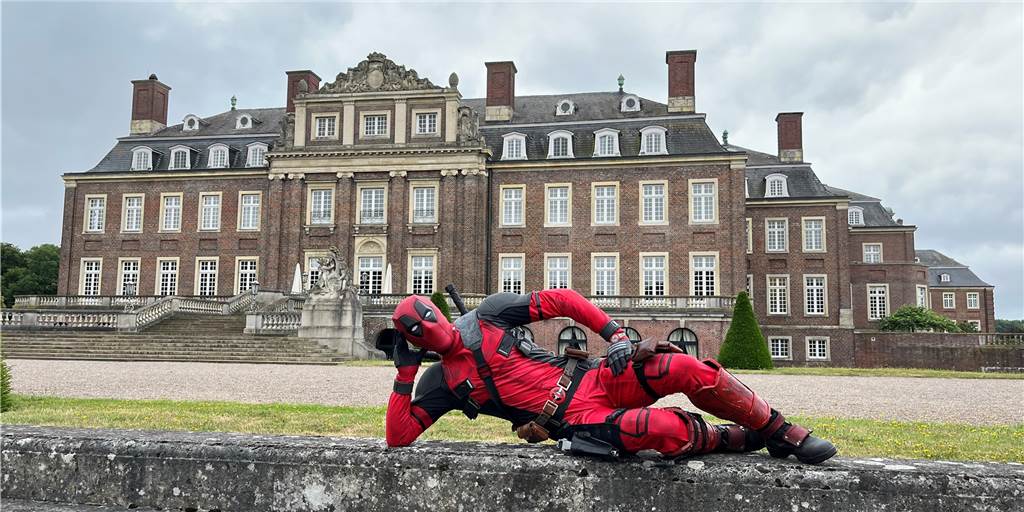 Lüner Hochzeitscrasher: Deadpool übernimmt Shooting am Schloss Nordkirchen Das Schloss Nordkirchen bekam hohen Besuch: Deadpool war da. Zumindest die Lüner Version der Marvel-Figur.
