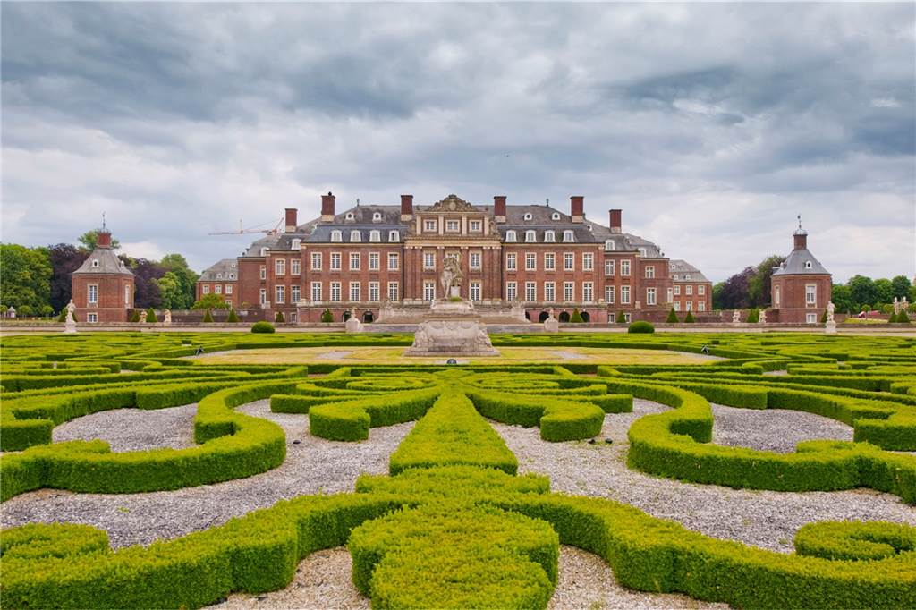 Das Schloss Nordkirchen ist nicht für die Bewohner der Gemeinde ein besonderer Ort zum Heiraten. Auch viele Paare von außerhalb trauen sich dort. 2022 gab es insgesamt 541 Hochzeiten.