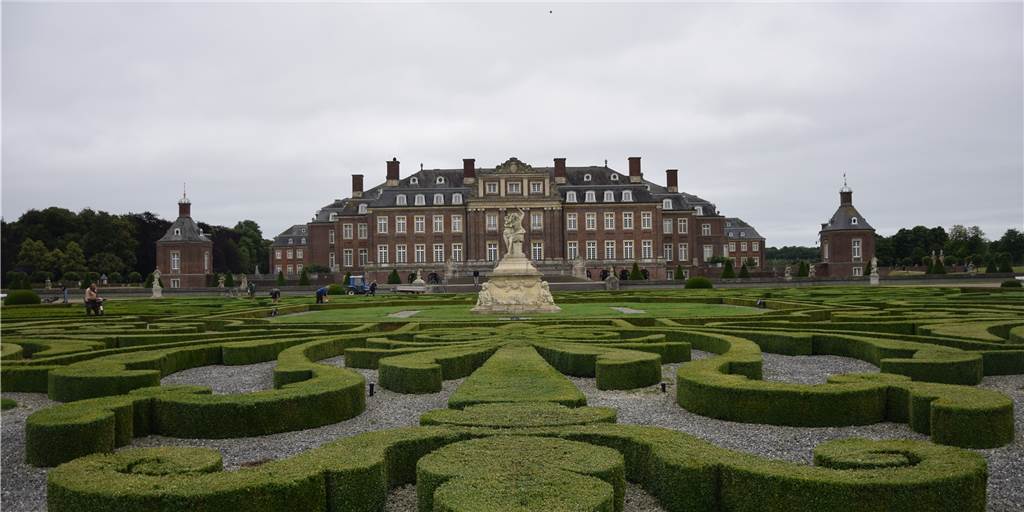 Absage: Doch keine Golden Gala am Schloss Nordkirchen Das Schloss Nordkirchen sollte Kulisse sein für die „Golden Gala" - eine Charity-Veranstaltung. Sie ist jetzt aber abgesagt worden.