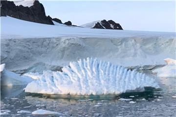 Das schmelzende Eis der Antarktis ließ den weltweiten Meeresspiegel zwischen 1992 und 2017 um 7,6 Millimeter steigen. Foto: Andrew Shepherd/University of Leeds