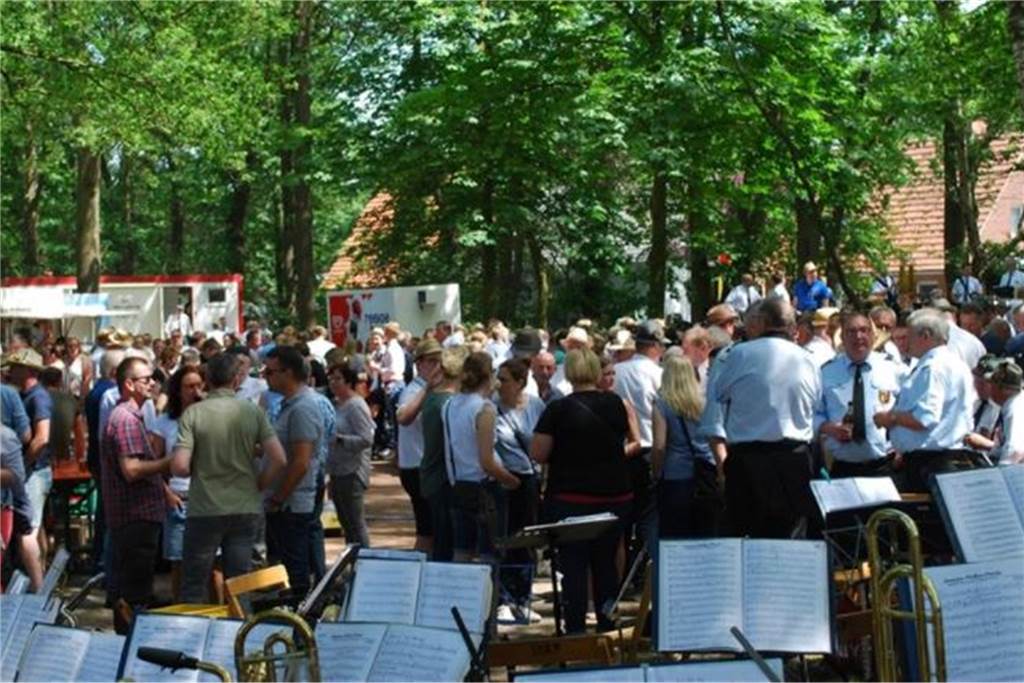 Kein Schützenfest: Heimat- und Schützenverein Heek zieht Reißleine Das Schützenfest 2019 war gut besucht. Etwas, das in Zeiten der Pandemie einfach nicht zulässig ist. Darum fällt das Event aus.