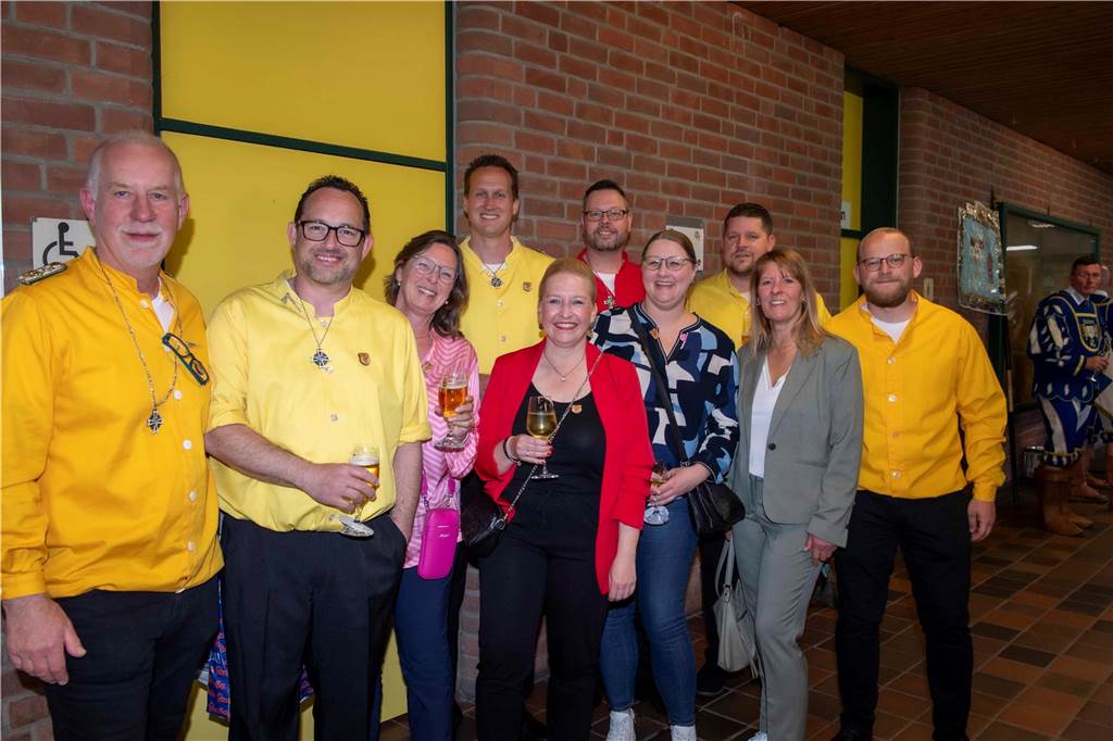 Das Schützenfest 2025 wirft seine Schatten voraus: Am Samstagabend, 26. April 2025, fand in der Aula des Schulzentrums der Königsehrenabend statt. Die Stimmung war ausgelassen.
