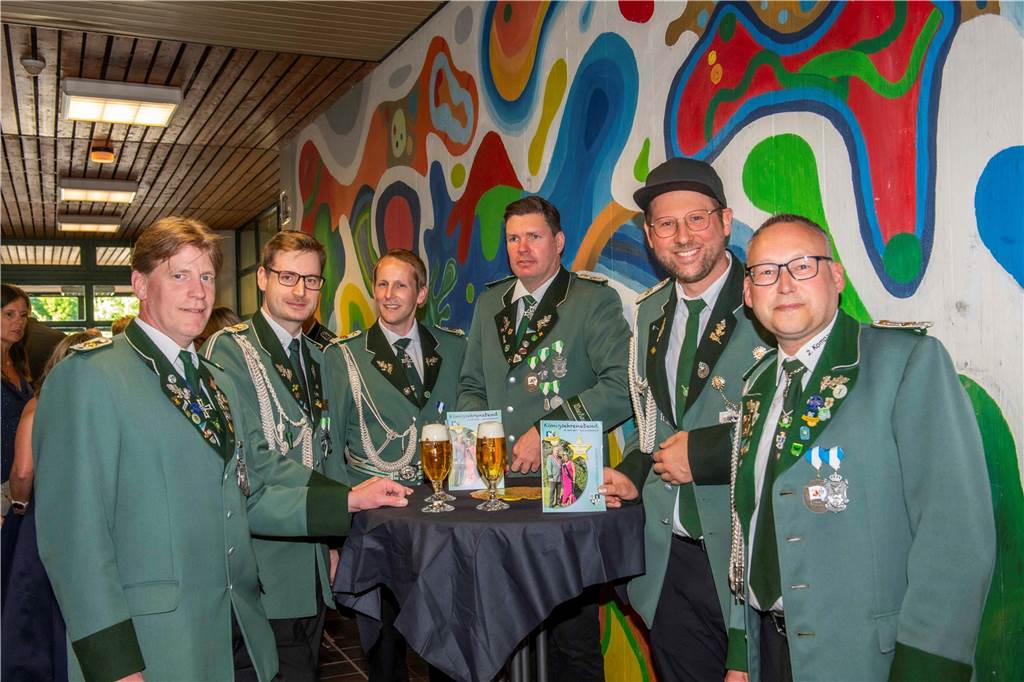 Das Schützenfest 2025 wirft seine Schatten voraus: Am Samstagabend, 26. April 2025, fand in der Aula des Schulzentrums der Königsehrenabend statt. Die Stimmung war ausgelassen.