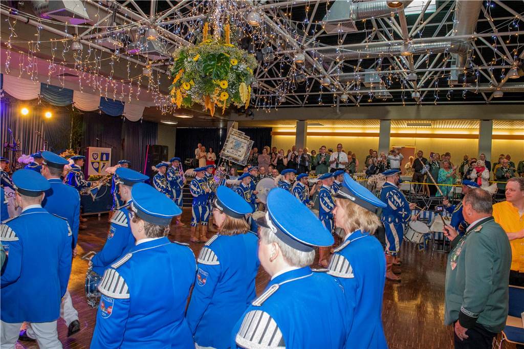 Das Schützenfest 2025 wirft seine Schatten voraus: Am Samstagabend, 26. April 2025, fand in der Aula des Schulzentrums der Königsehrenabend statt. Die Stimmung war ausgelassen.