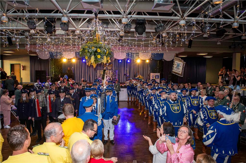 Das Schützenfest 2025 wirft seine Schatten voraus: Am Samstagabend, 26. April 2025, fand in der Aula des Schulzentrums der Königsehrenabend statt. Die Stimmung war ausgelassen.